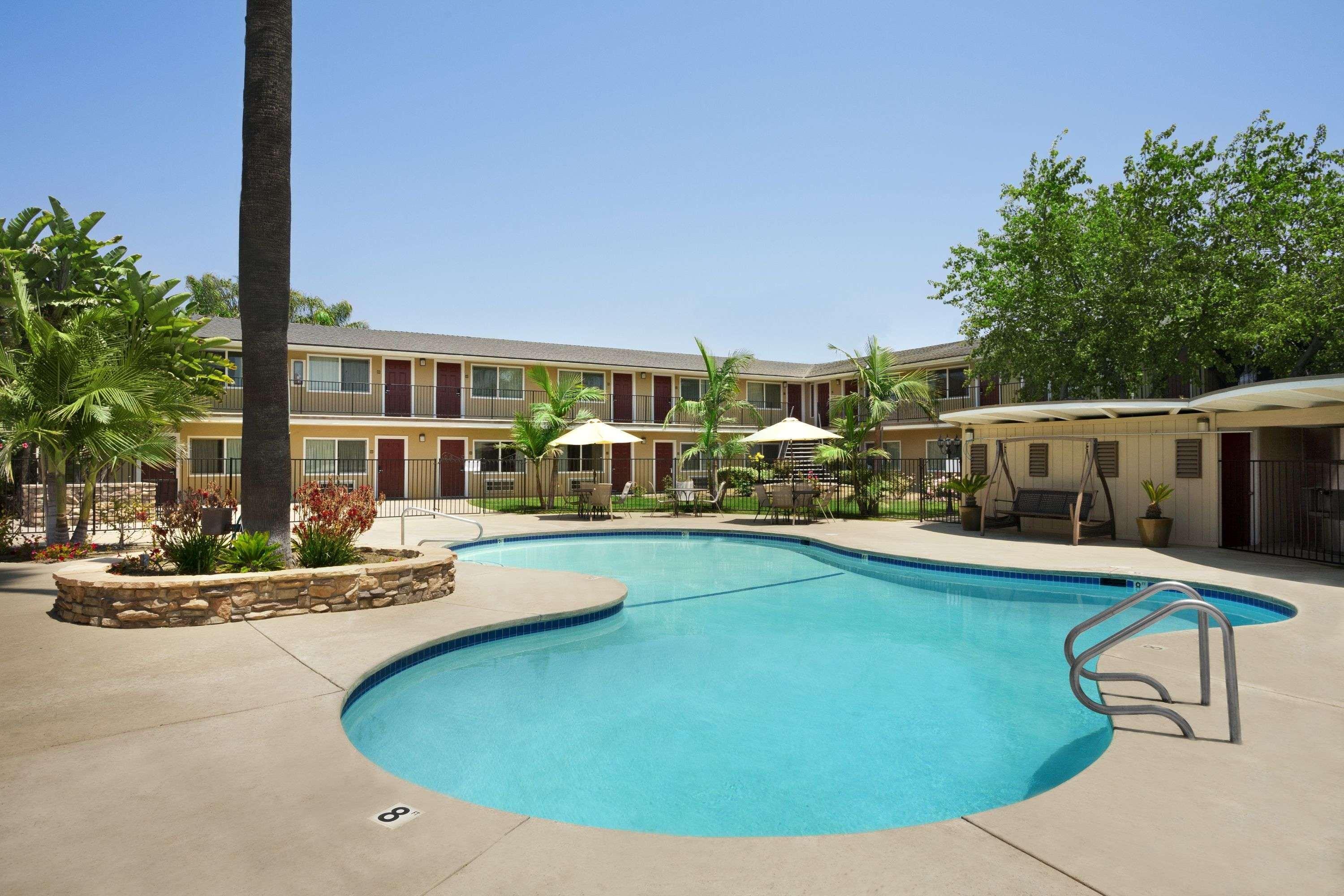 Travelodge By Wyndham Santa Maria Bagian luar foto