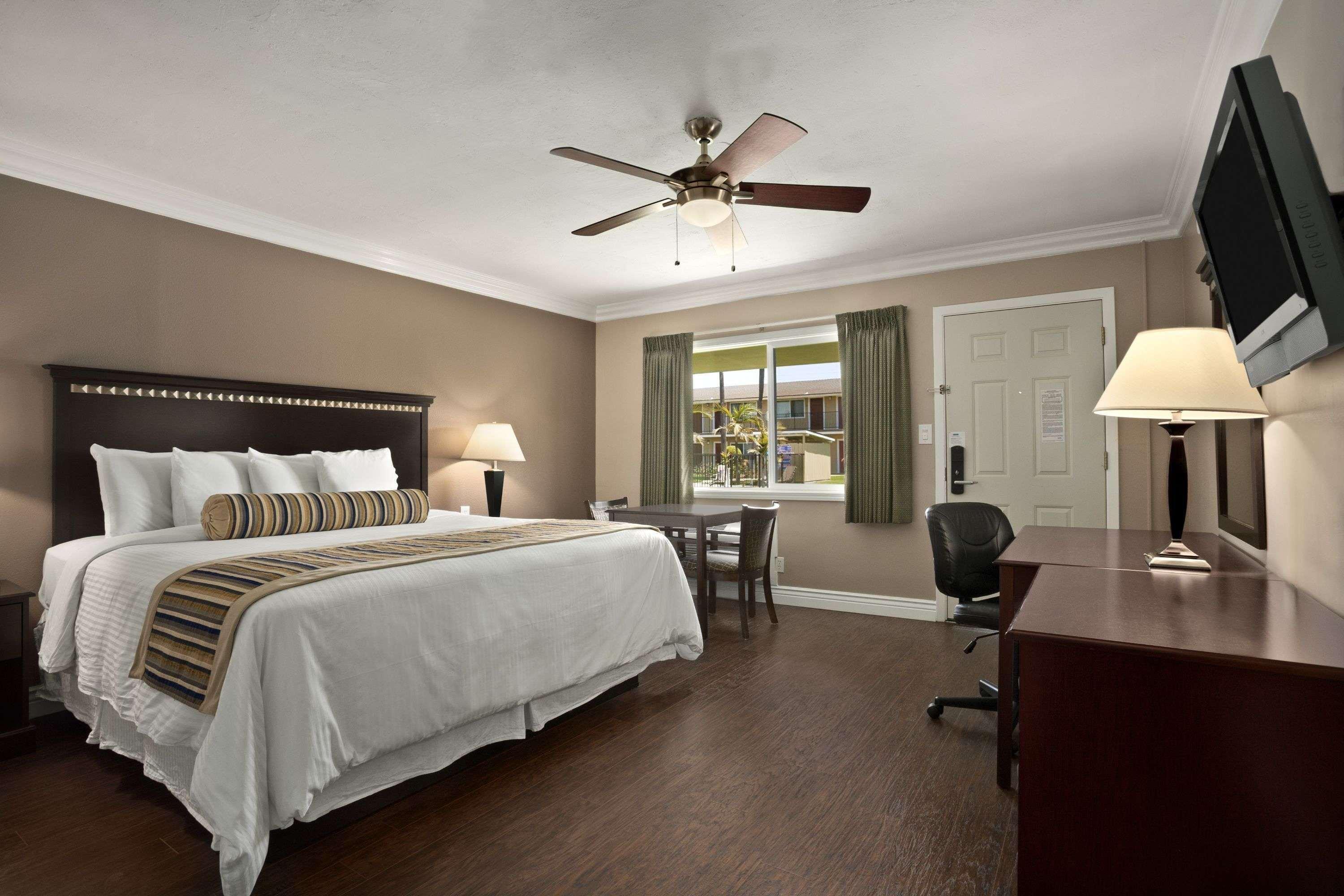 Travelodge By Wyndham Santa Maria Bagian luar foto