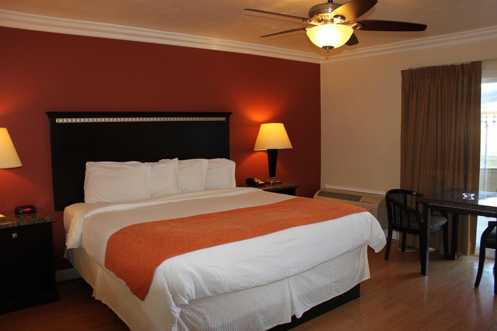 Travelodge By Wyndham Santa Maria Bagian luar foto