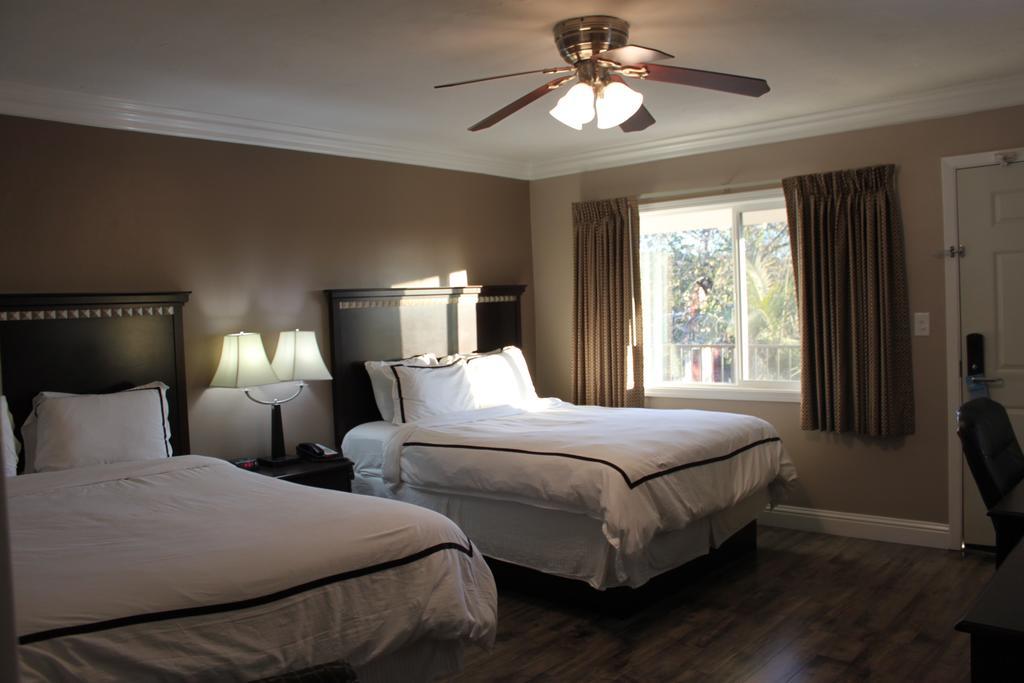 Travelodge By Wyndham Santa Maria Bagian luar foto