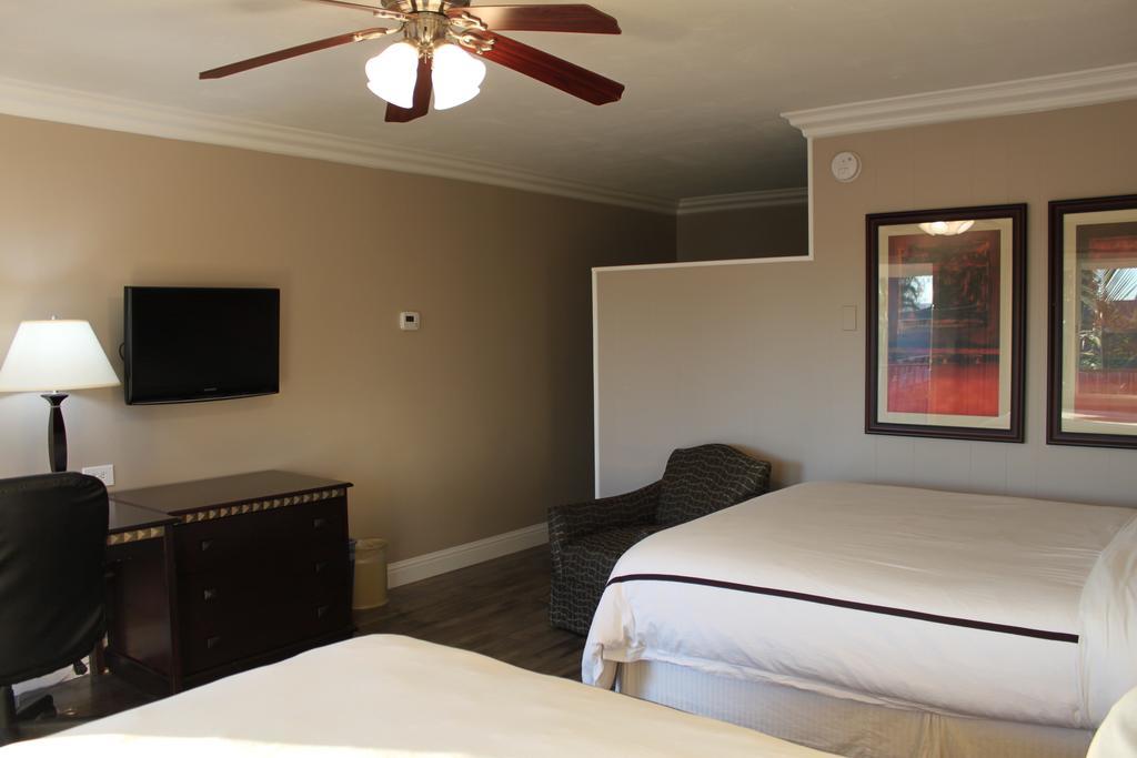 Travelodge By Wyndham Santa Maria Bagian luar foto