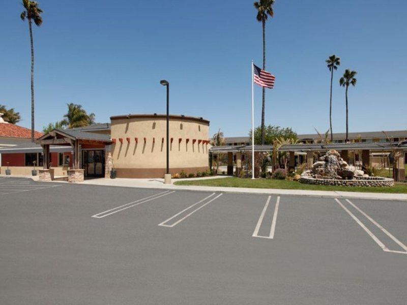 Travelodge By Wyndham Santa Maria Bagian luar foto