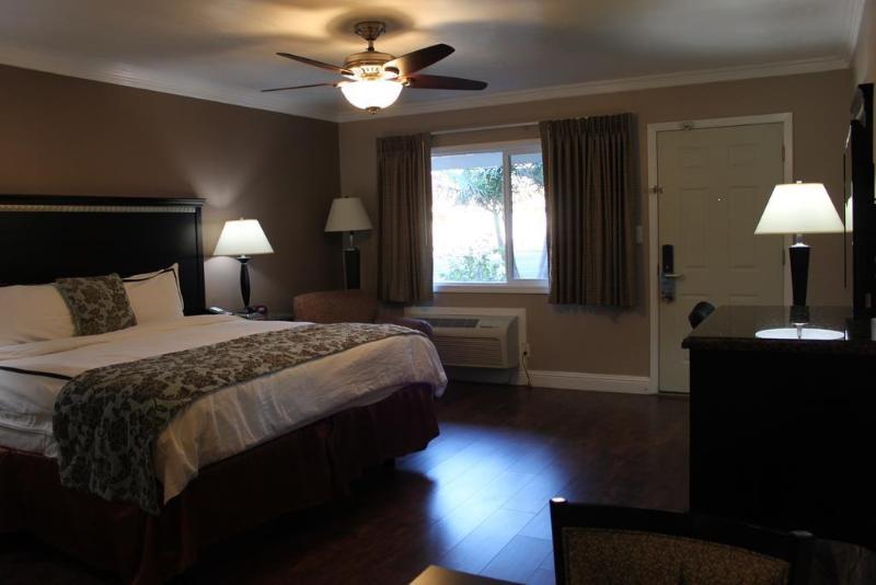 Travelodge By Wyndham Santa Maria Bagian luar foto